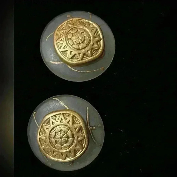 Made In Italy Clip On Earnings - Picture 5 of 6